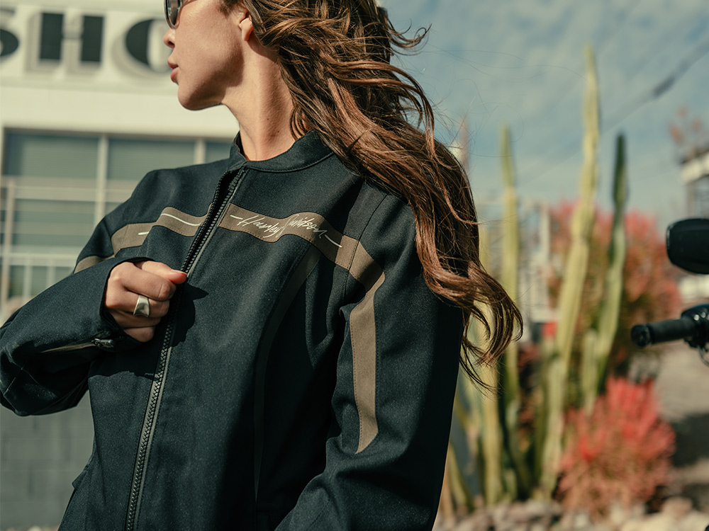 ภาพมุมสวยของเครื่องแต่งกายสำหรับผู้หญิง